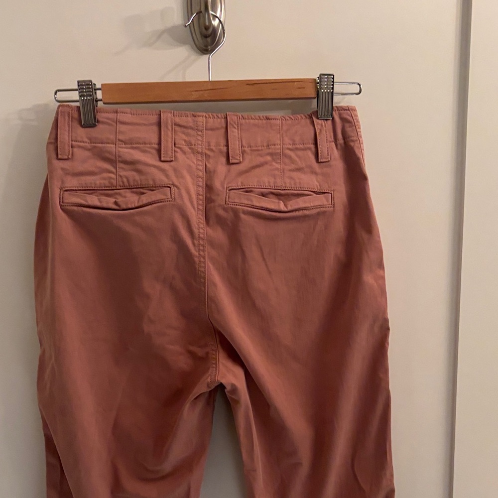 GAP Women’s mid-rise straight “Downtown Khaki” Chinos - Picture 3 of 3